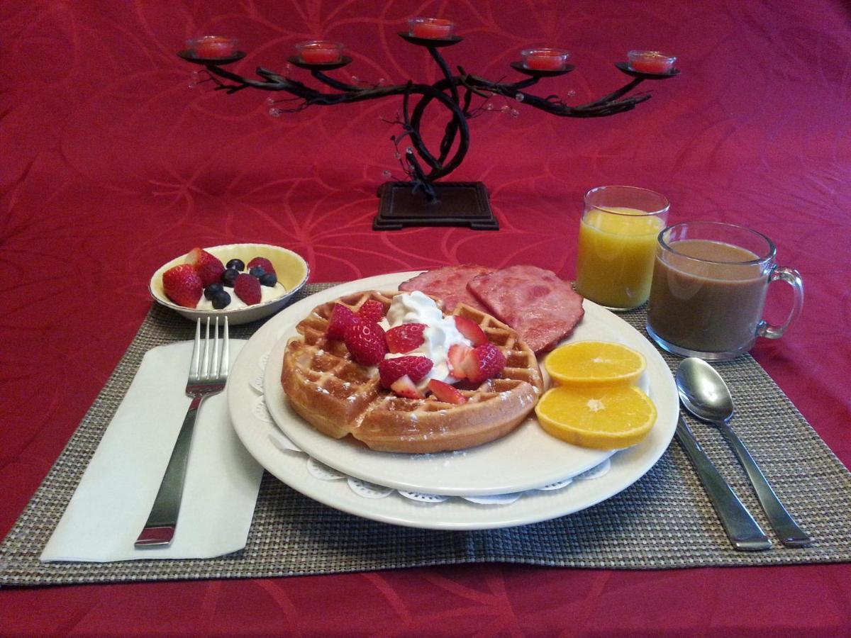 A Hidden Gem Bed And Breakfast วินด์เซอร์ ภายนอก รูปภาพ